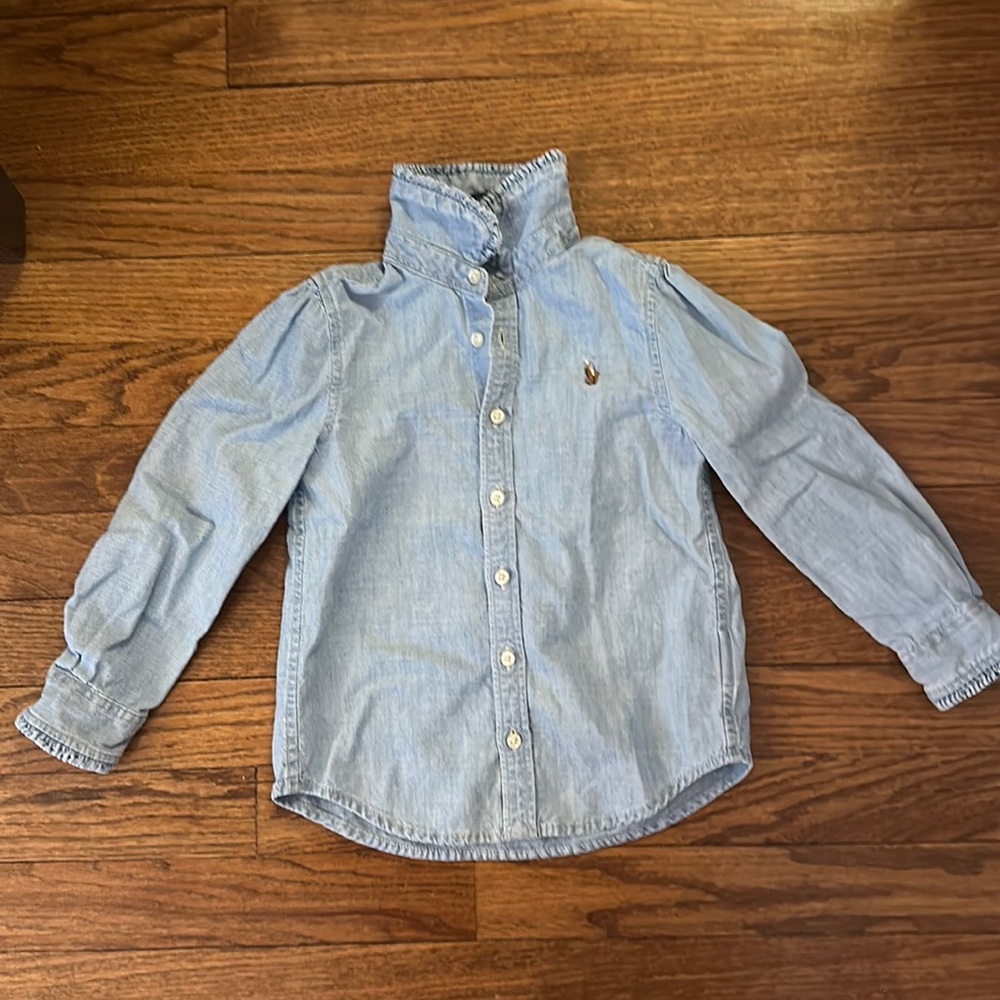 Adorable Polo chambray button up